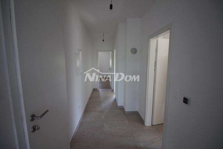 Južna strana otoka Vira, apartman na 1 katu (voda i kanalizacija)