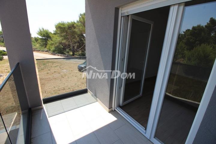 Južna strana otoka Vira, apartman na 1 katu (voda i kanalizacija)