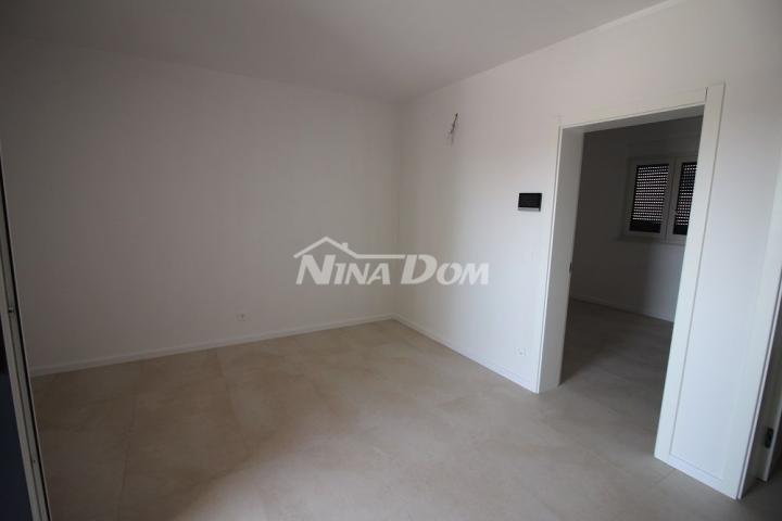 Južna strana otoka Vira, apartman na 1 katu (voda i kanalizacija)
