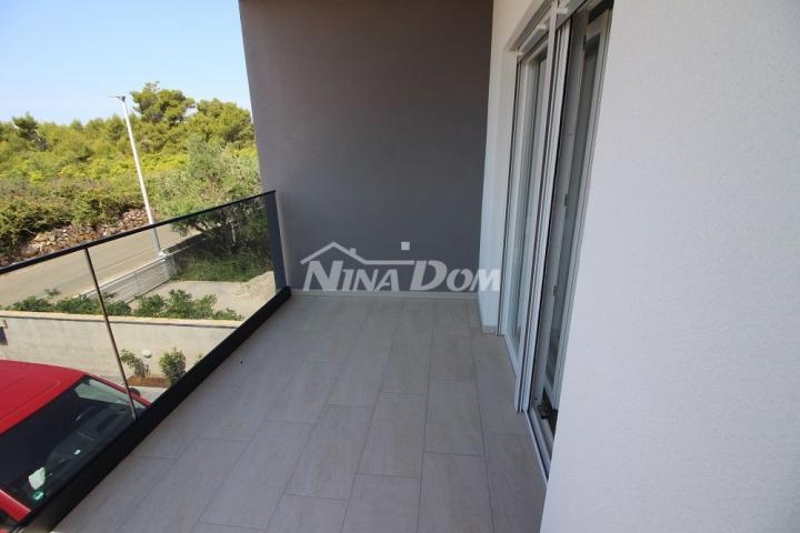 Južna strana otoka Vira, apartman na 1 katu (voda i kanalizacija)