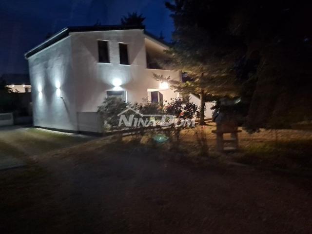 Samostojeća nekretnina s prostranom okućnicom