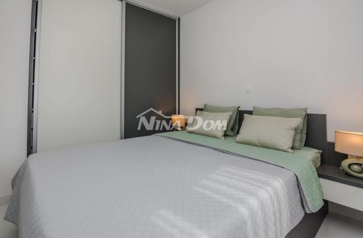Apartmanska kuća s tri stambene jedinice, kompletno opremljene. 