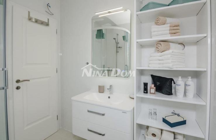 Apartmanska kuća s tri stambene jedinice, kompletno opremljene. 