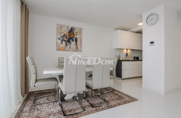 Apartmanska kuća s tri stambene jedinice, kompletno opremljene. 