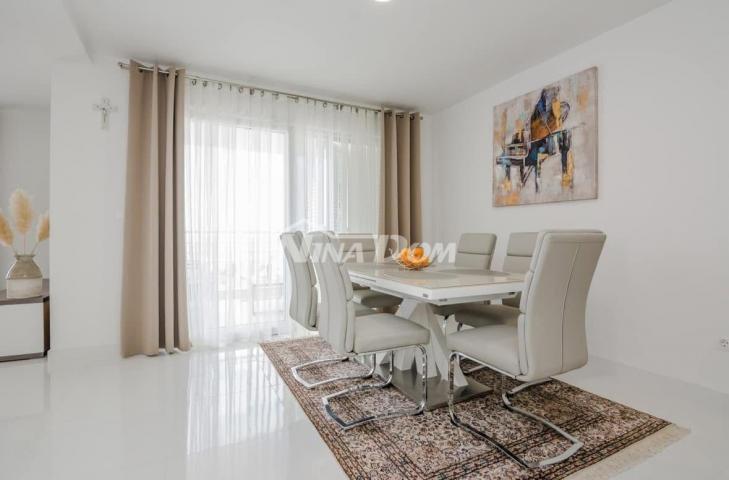 Apartmanska kuća s tri stambene jedinice, kompletno opremljene. 