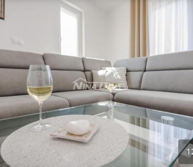 Apartmanska kuća s tri stambene jedinice, kompletno opremljene. 