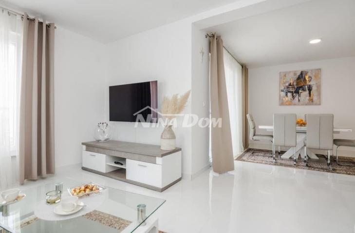 Apartmanska kuća s tri stambene jedinice, kompletno opremljene. 