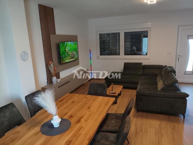 Lijepo uređena villa 80 met. do mora na mirnoj poziciji. 