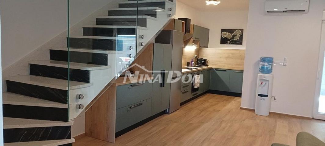 Lijepo uređena villa 80 met. do mora na mirnoj poziciji. 