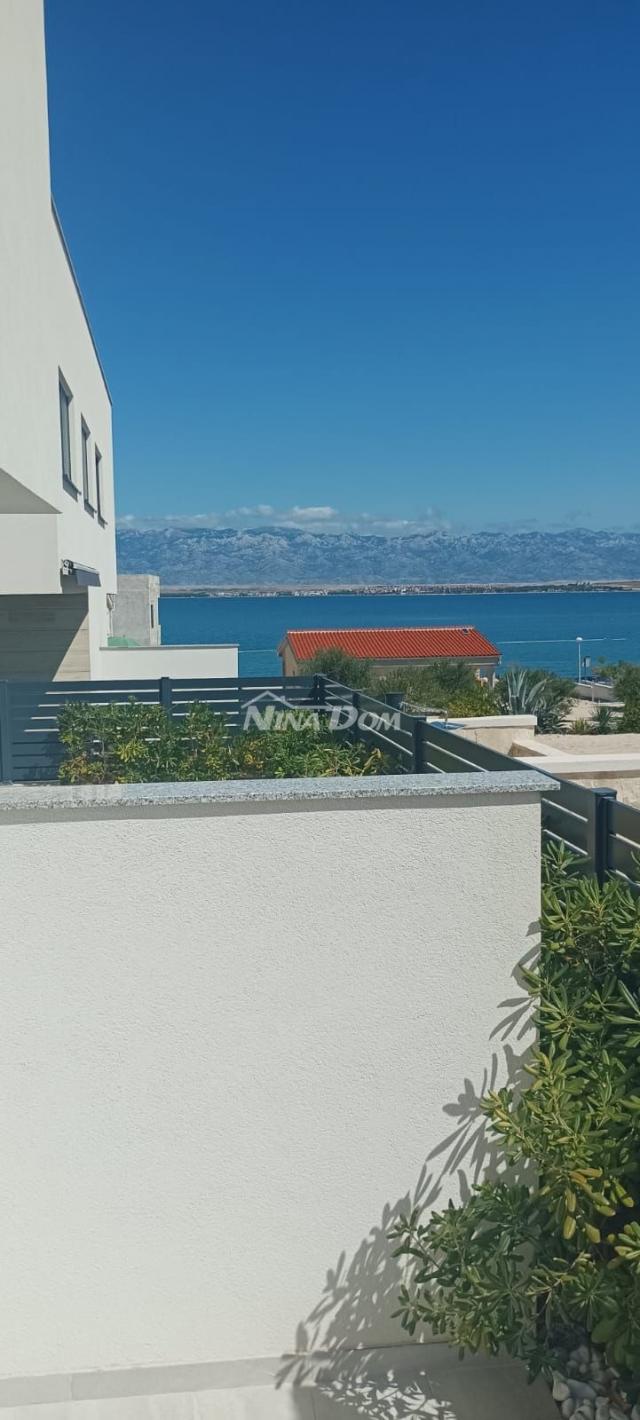 Lijepo uređena villa 80 met. do mora na mirnoj poziciji. 