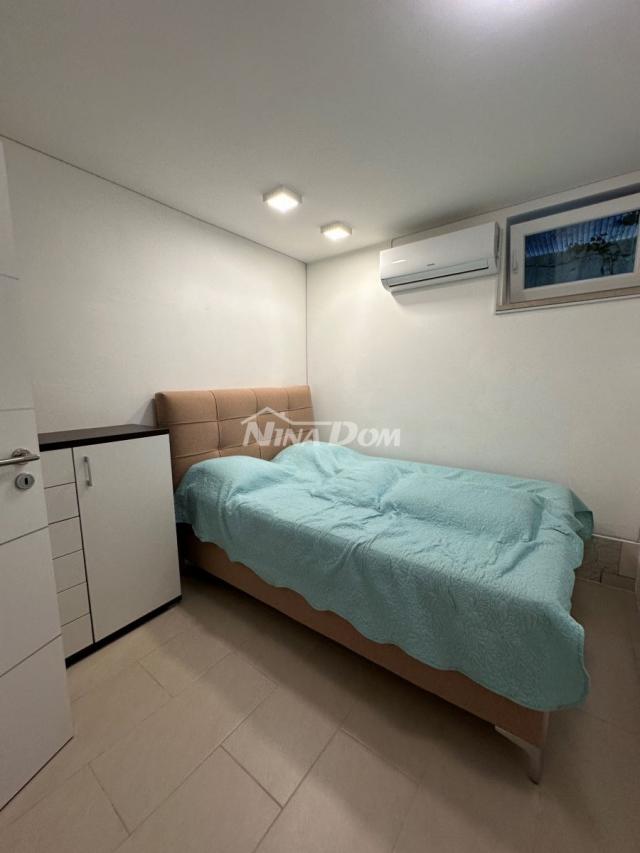Zadar prostrani dvoetažni stan stan s vrtom, terasom+2 parkirna mjesta