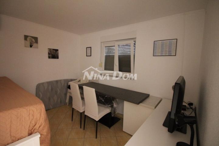 Samostojeća nekretnina s 4  manje stambene jedinice. 