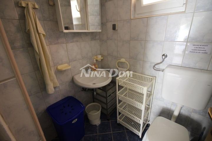 Samostojeća nekretnina s 4  manje stambene jedinice. 