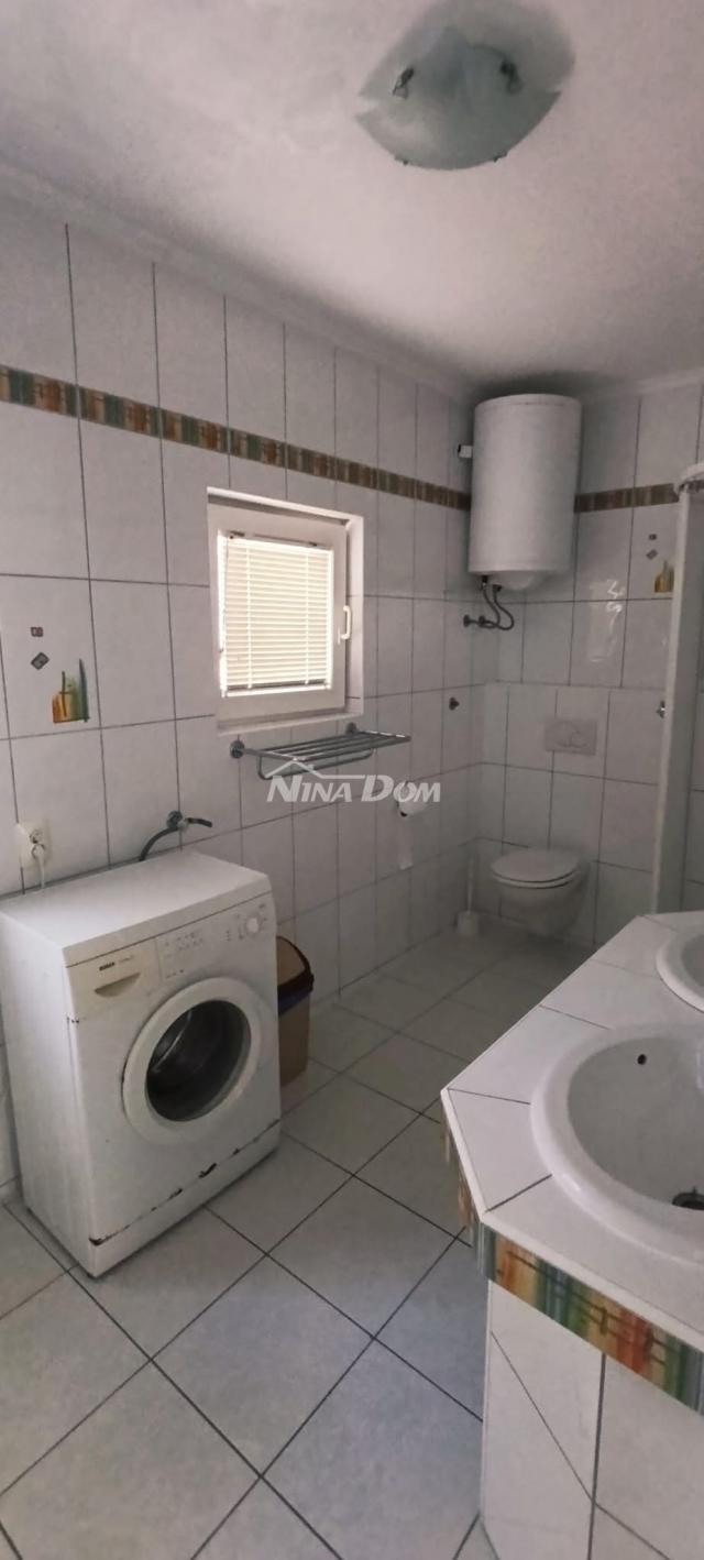 Južna strana 90 met. do mora apartmanska kuća  s dvorištem