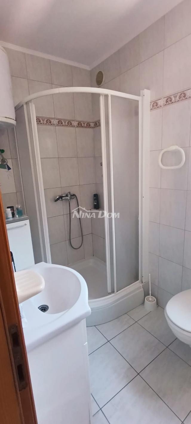 Južna strana 90 met. do mora apartmanska kuća  s dvorištem