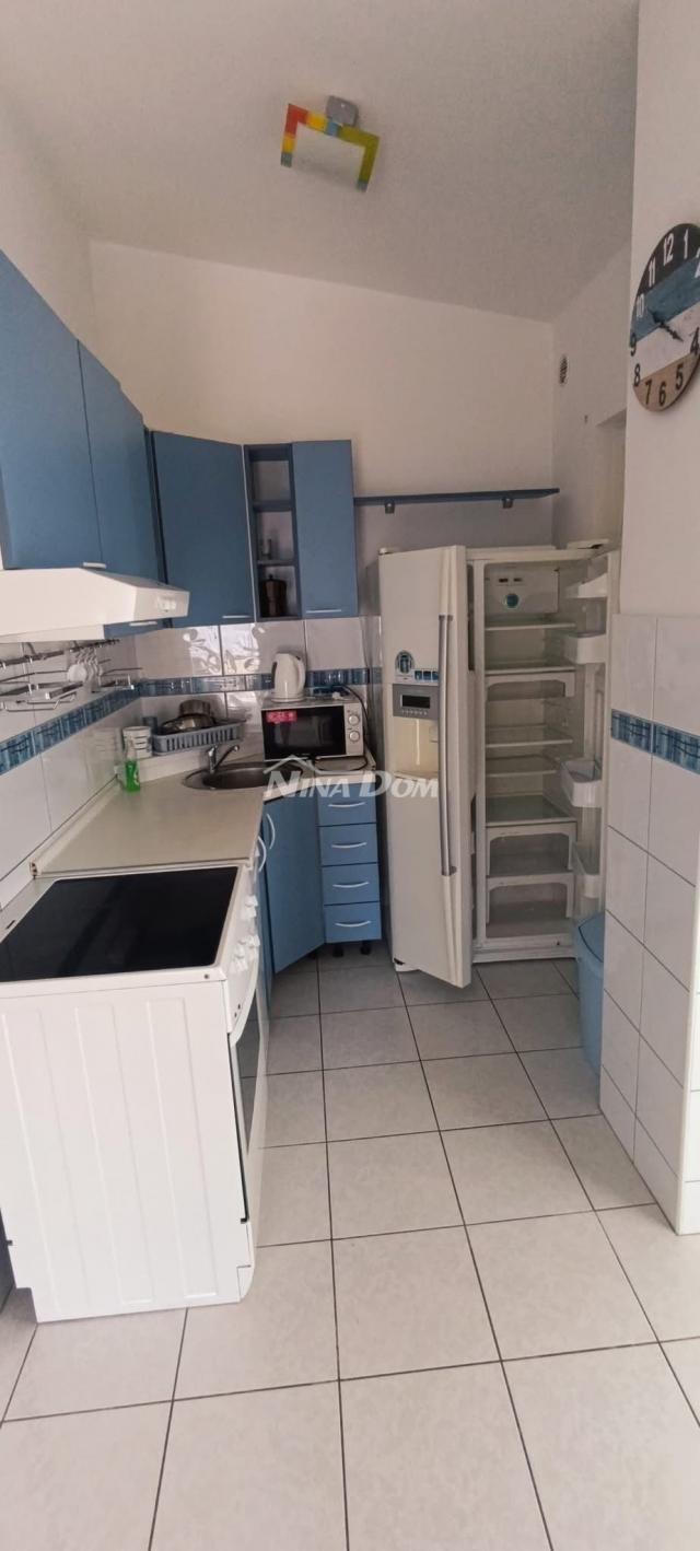 Južna strana 90 met. do mora apartmanska kuća  s dvorištem