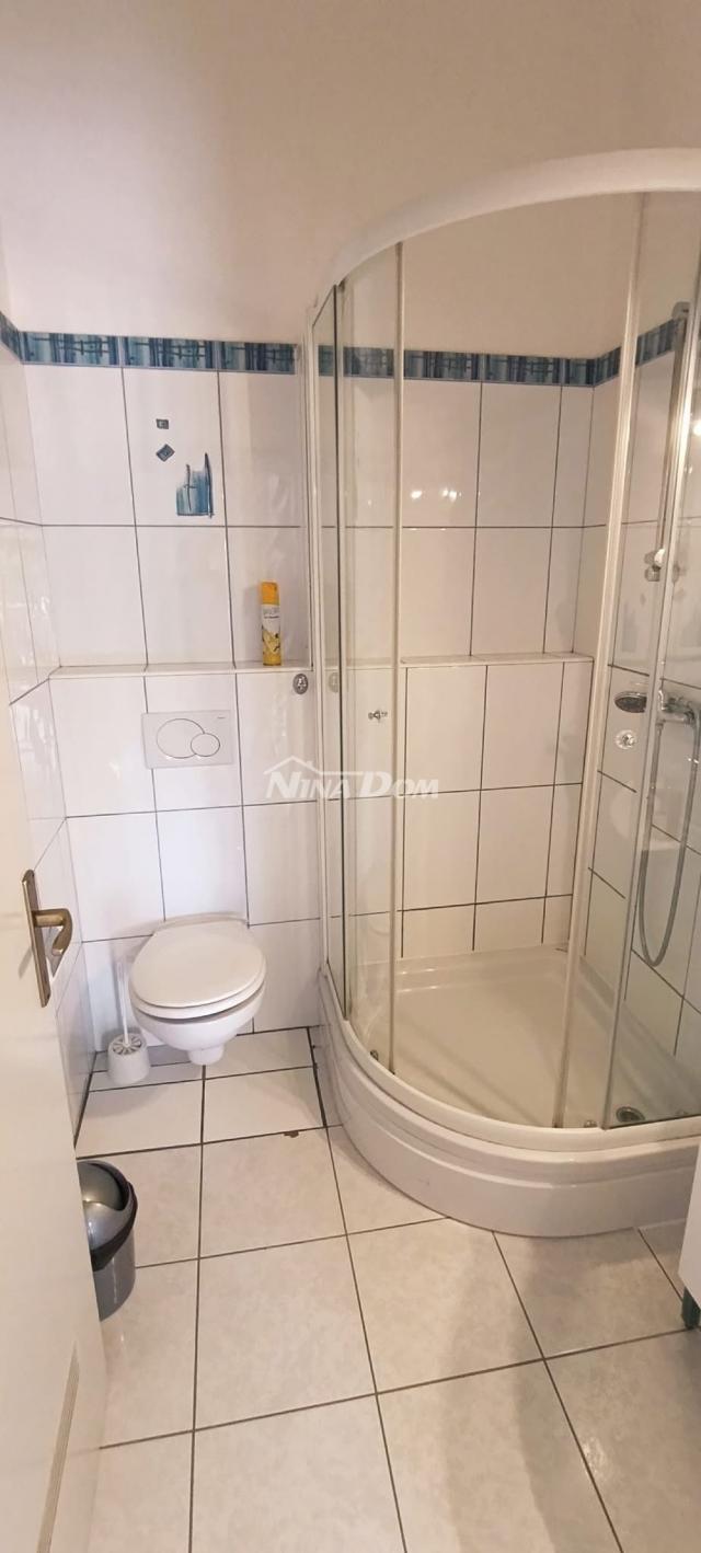 Južna strana 90 met. do mora apartmanska kuća  s dvorištem