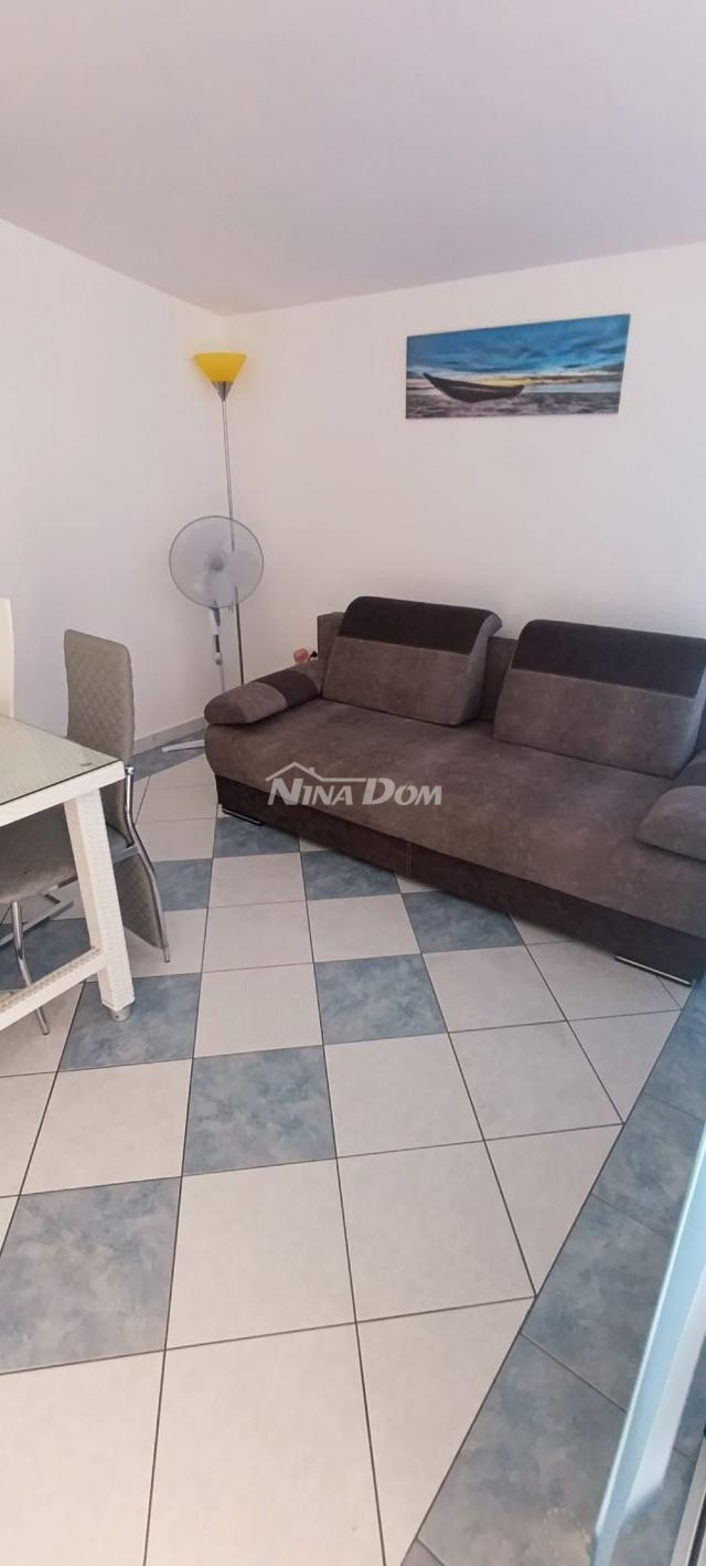 Južna strana 90 met. do mora apartmanska kuća  s dvorištem
