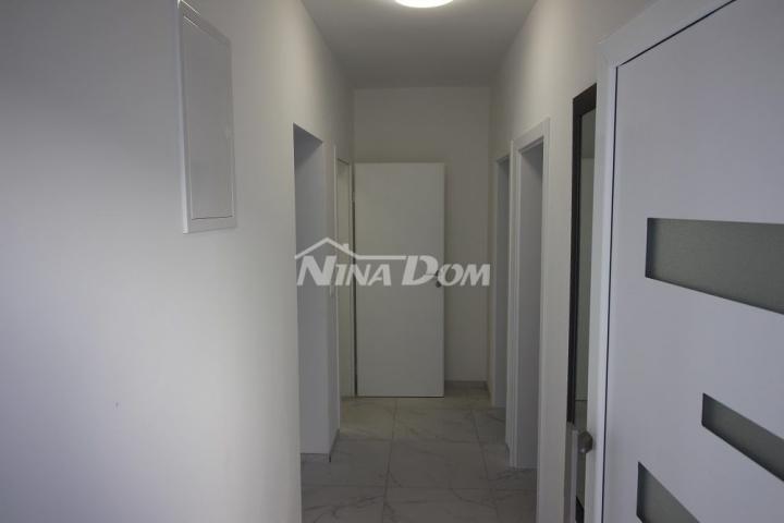 Južna strana otoka Vira apartmanska kuća kompletno  renovirana. 