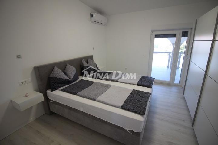 Južna strana otoka Vira apartmanska kuća kompletno  renovirana. 