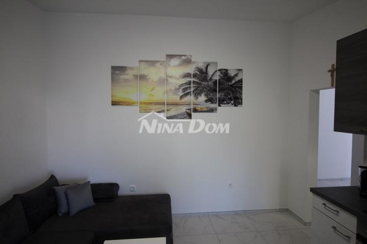 Južna strana otoka Vira apartmanska kuća kompletno  renovirana. 
