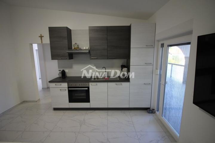 Južna strana otoka Vira apartmanska kuća kompletno  renovirana. 