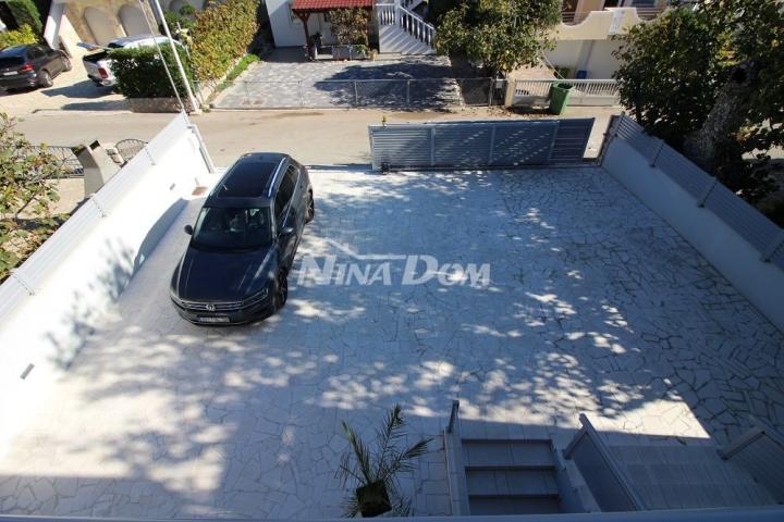 Južna strana otoka Vira apartmanska kuća kompletno  renovirana. 