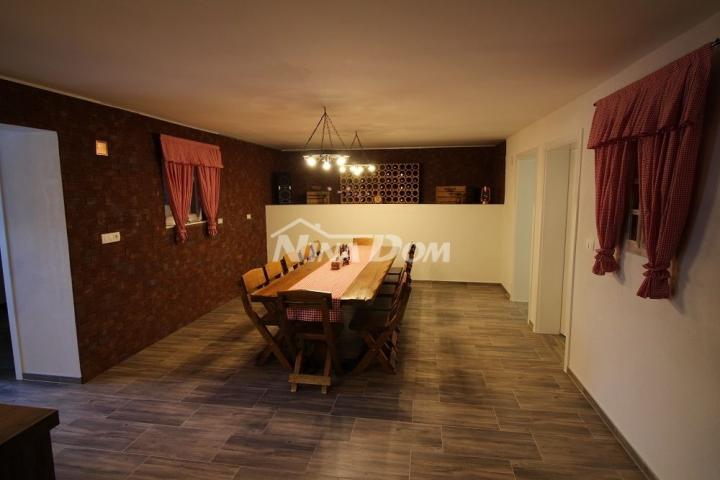 Južna strana otoka Vira apartmanska kuća kompletno  renovirana. 