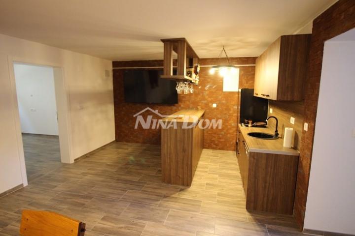 Južna strana otoka Vira apartmanska kuća kompletno  renovirana. 