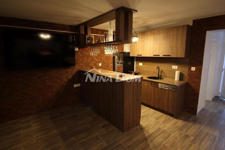 Južna strana otoka Vira apartmanska kuća kompletno  renovirana. 