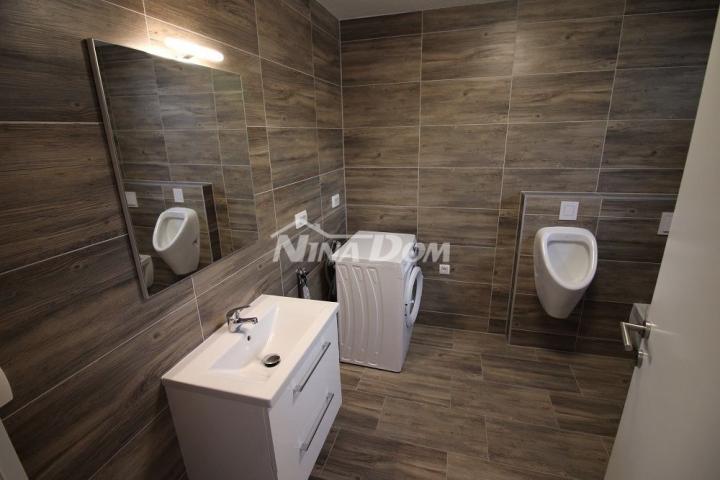 Južna strana otoka Vira apartmanska kuća kompletno  renovirana. 