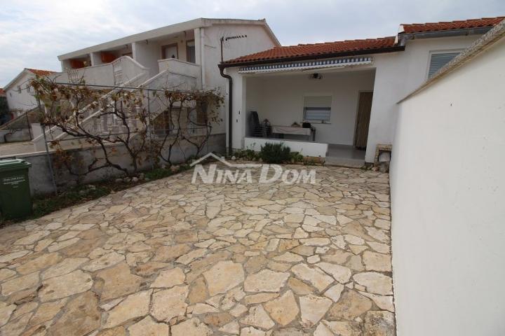 Apartman u nizu s dvije spavaće sobe, blizina centra