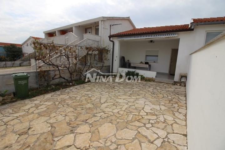Apartman u nizu s dvije spavaće sobe, blizina centra