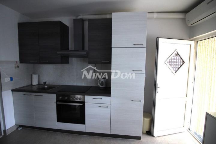 Apartman u nizu s dvije spavaće sobe, blizina centra