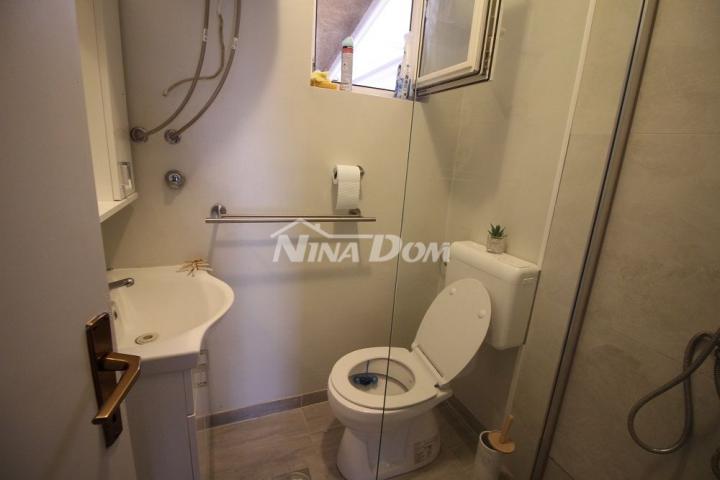 Apartman u nizu s dvije spavaće sobe, blizina centra