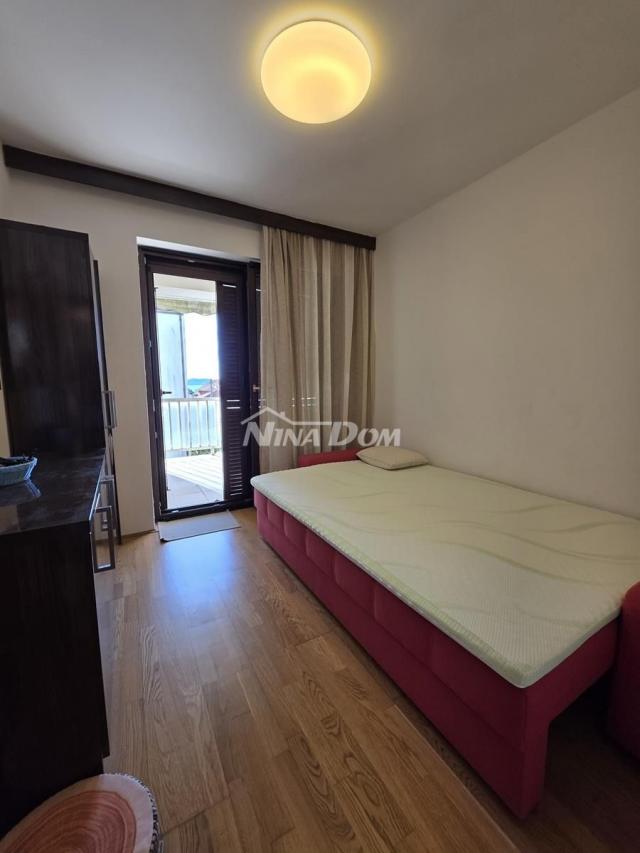 Prodaja dvoetažni trosobni stan sa garažom