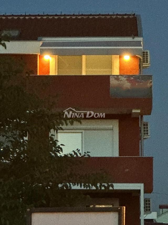 Apartman na lijepoj lokaciji s dva parkirna mjesta i podrumom. 
