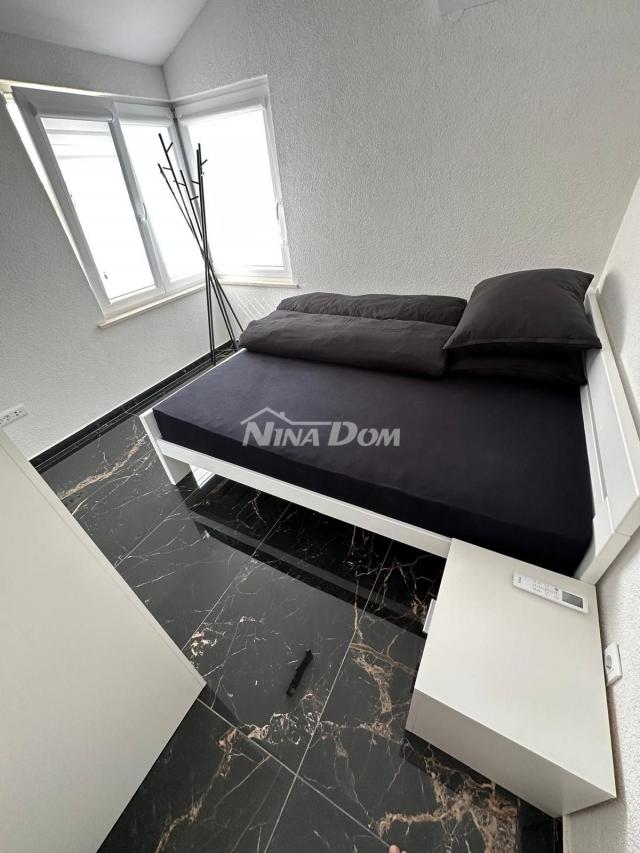 Apartman na lijepoj lokaciji s dva parkirna mjesta i podrumom. 