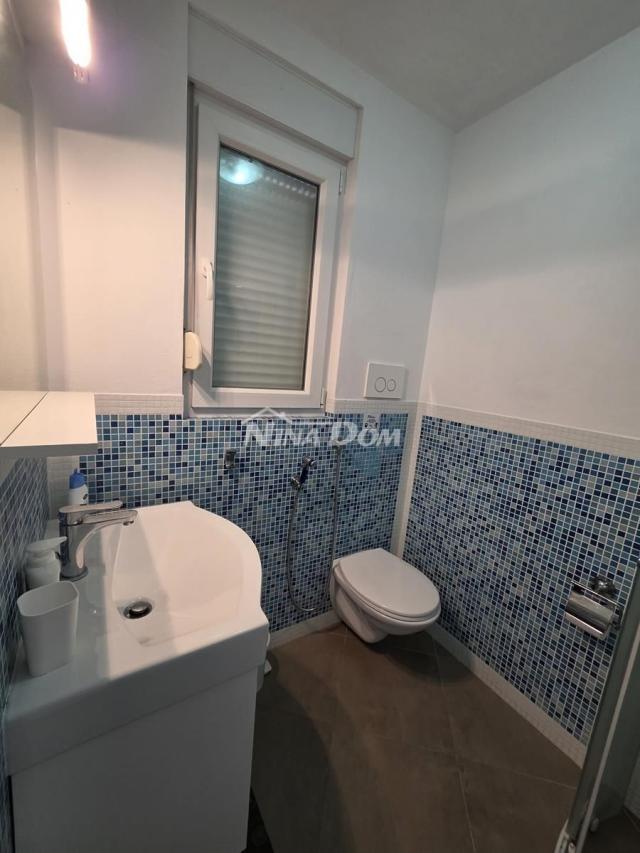 Brodarica luksuzna kuća sa dva odvojena stana i pomoćnim objektom