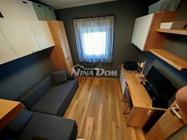Južna strana otoka Vira, blizina centra kompletno renovirani apartman