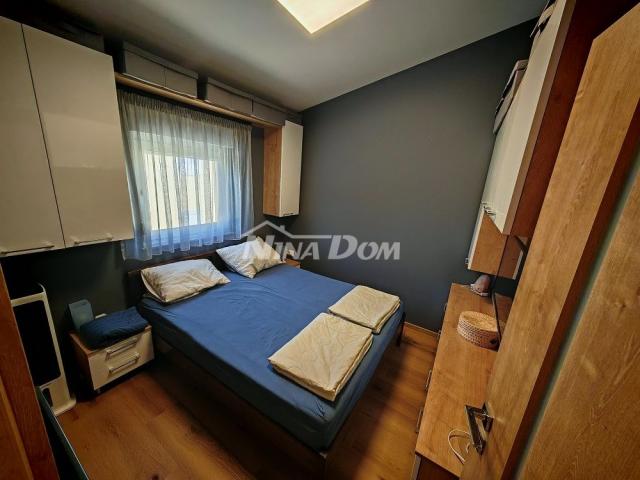 Južna strana otoka Vira, blizina centra kompletno renovirani apartman