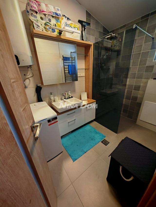 Južna strana otoka Vira, blizina centra kompletno renovirani apartman
