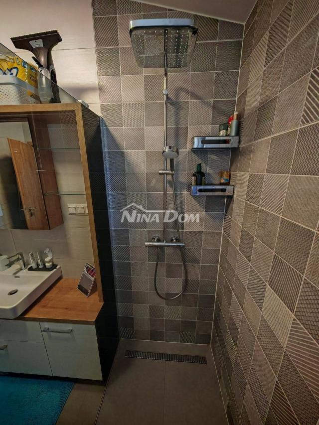 Južna strana otoka Vira, blizina centra kompletno renovirani apartman