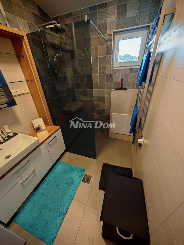 Južna strana otoka Vira, blizina centra kompletno renovirani apartman