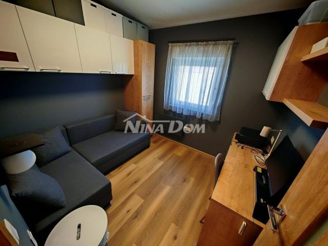 Južna strana otoka Vira, blizina centra kompletno renovirani apartman