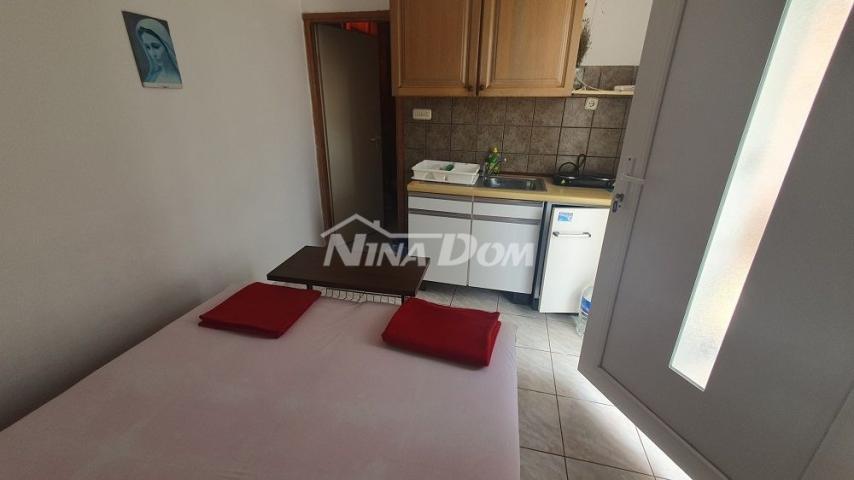 Nekretnina idealna za turizam,  svaki apartman svoj poseban ulaz. 