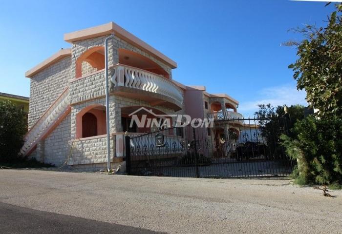Apartmanska kuća 4 stambene jedinice