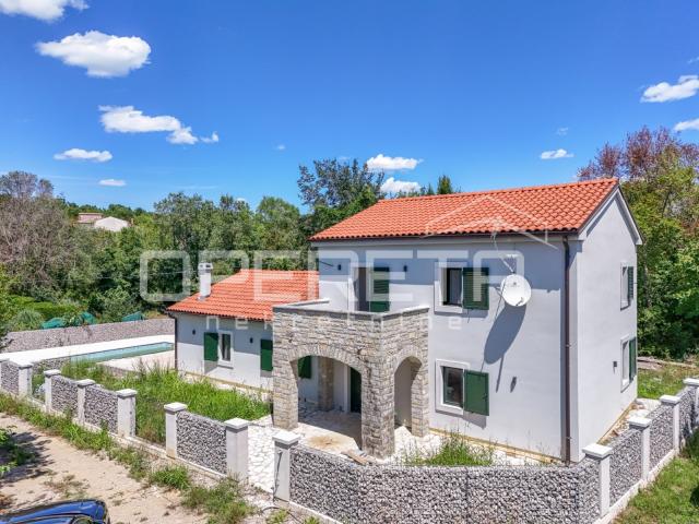 Istra, Motovun okolica- Kamena kuća s bazenom