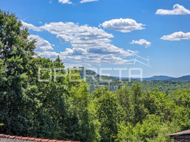 Istra, Motovun okolica- Kamena kuća s bazenom