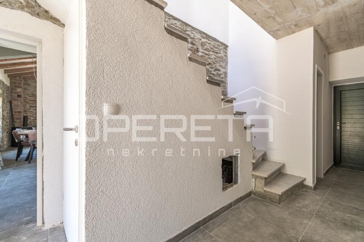 Istra, Motovun okolica- Kamena kuća s bazenom
